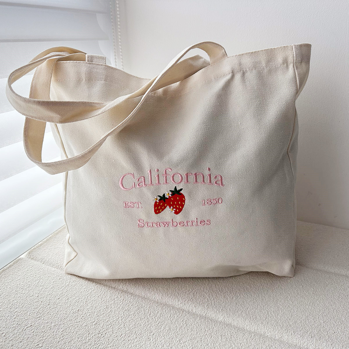 Street Fashion California - 캘리포니아 EST.1850 딸기 빈티지 자수 미적