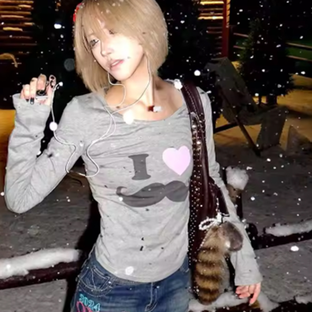 Street Fashion In Japan - 일본 Y2K 수염 프린트 티셔츠 빈티지